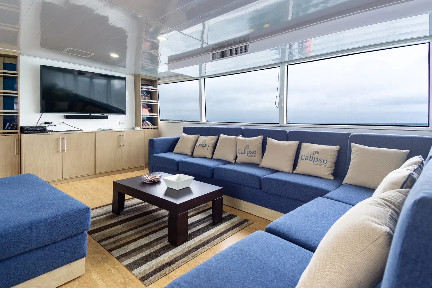 Social lounge on board the Calipso