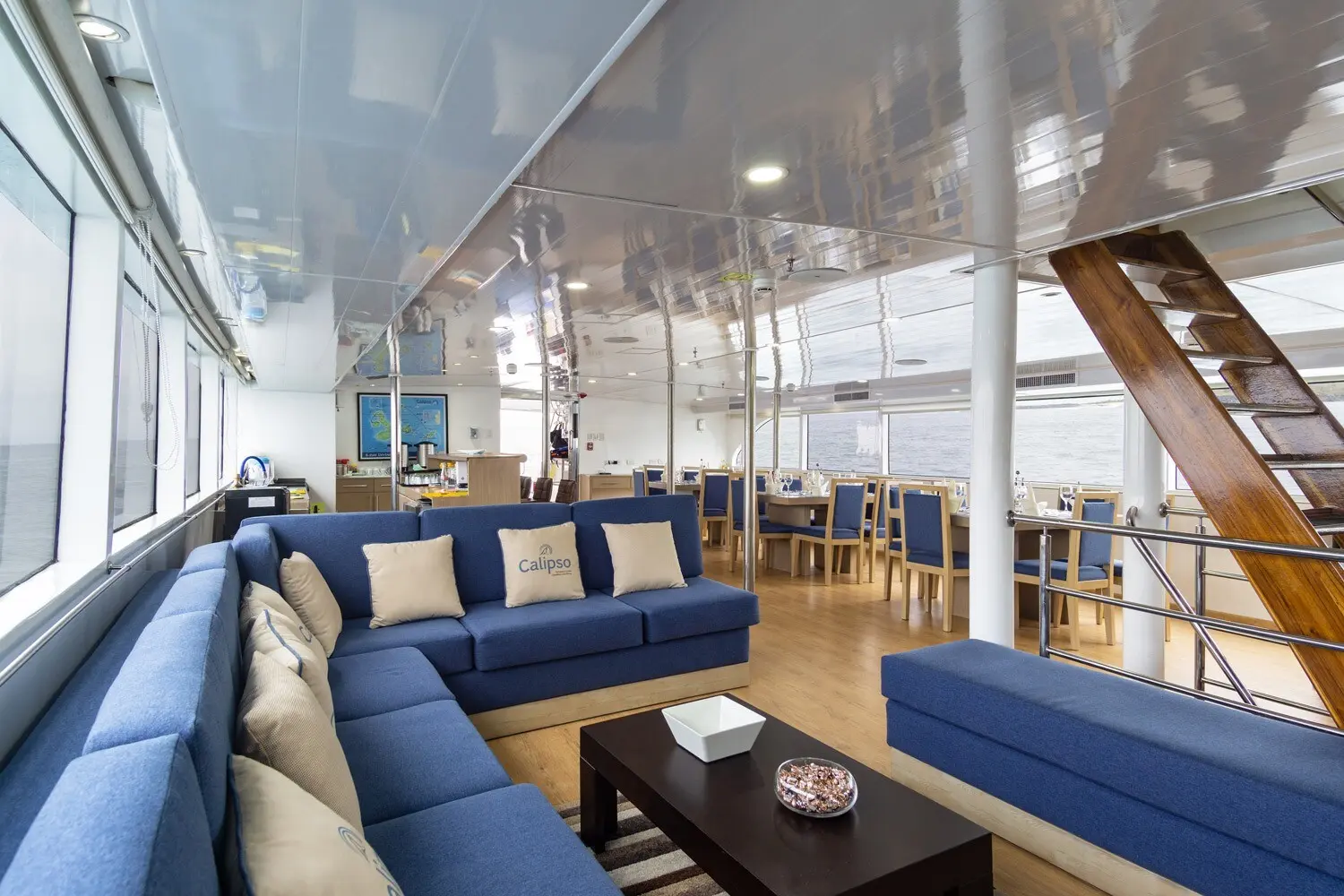 Lounge and seating area on the Calipso
