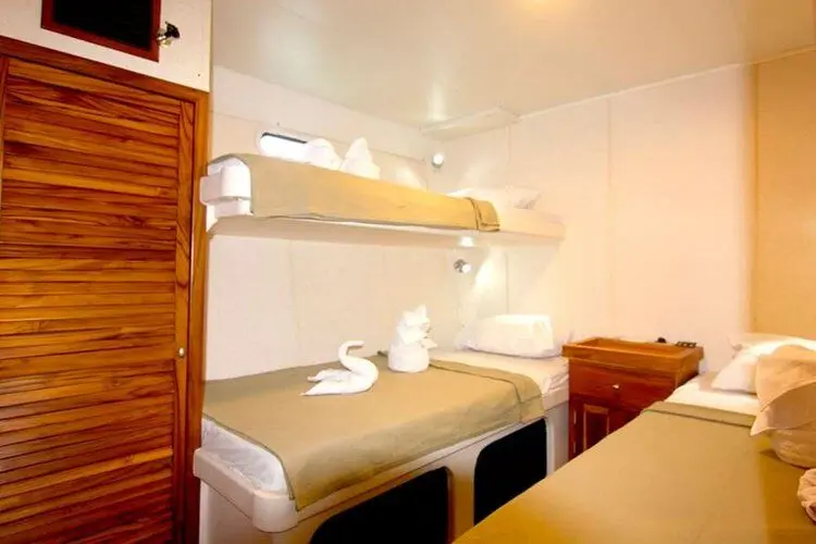 Twin beds in a Nortada cabin