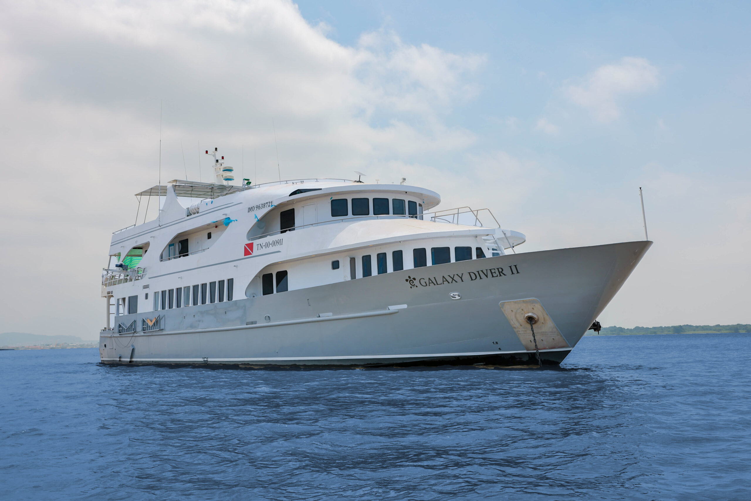 Galaxy Diver II deluxe dive liveaboard in the Galapagos Islands