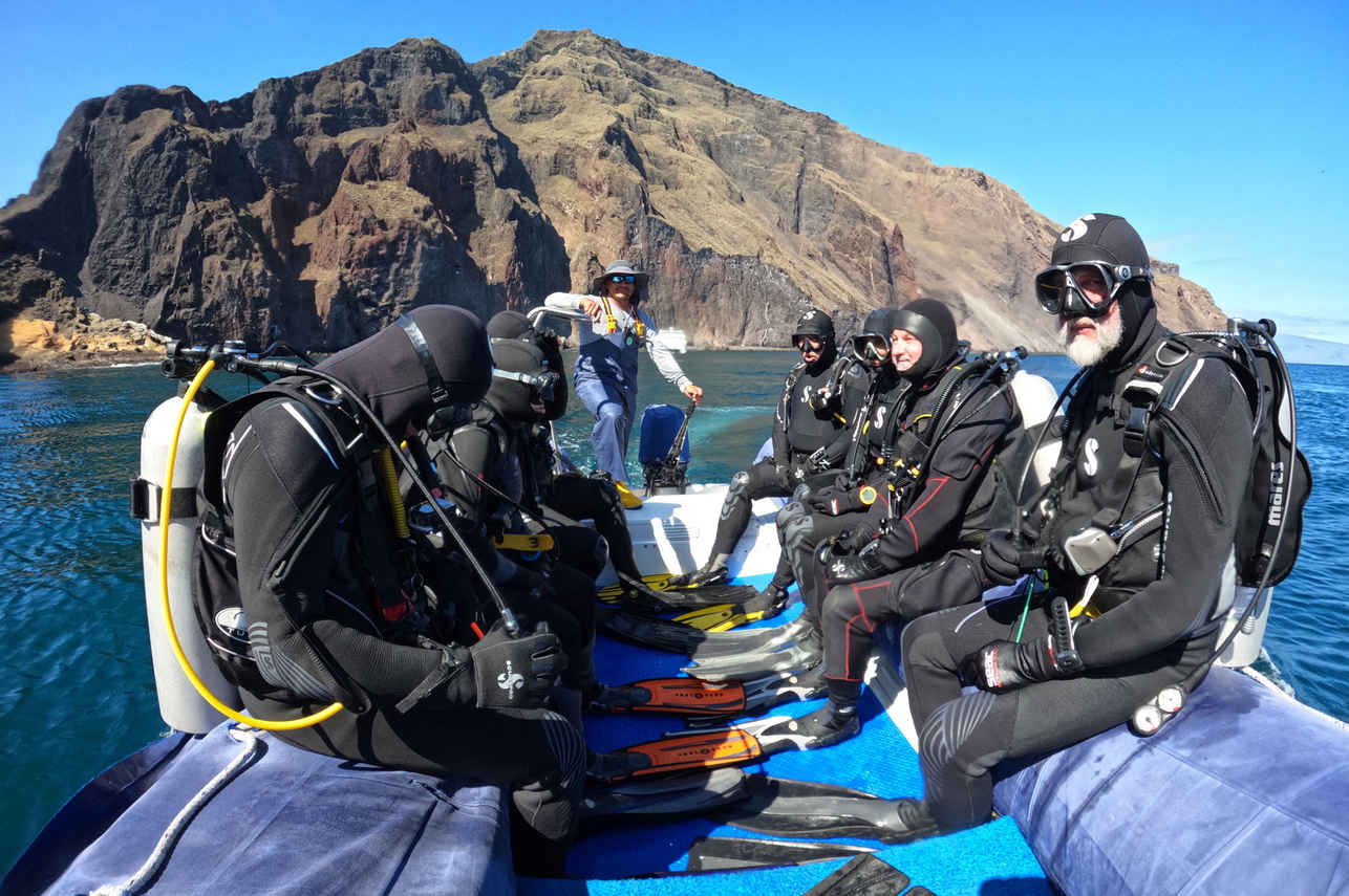 Diving from the Galaxy Diver II in the Galapagos