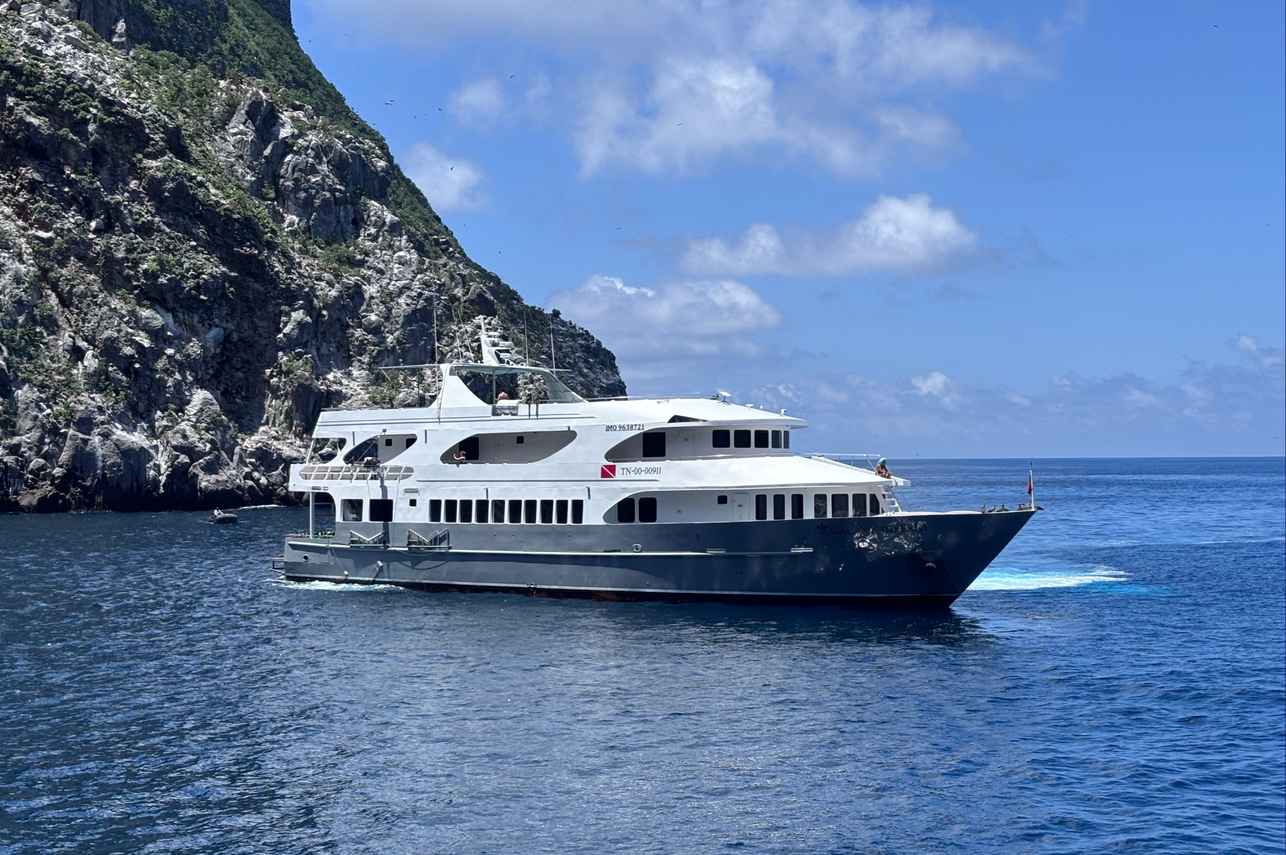 Galaxy Diver II deluxe dive liveaboard in the Galapagos