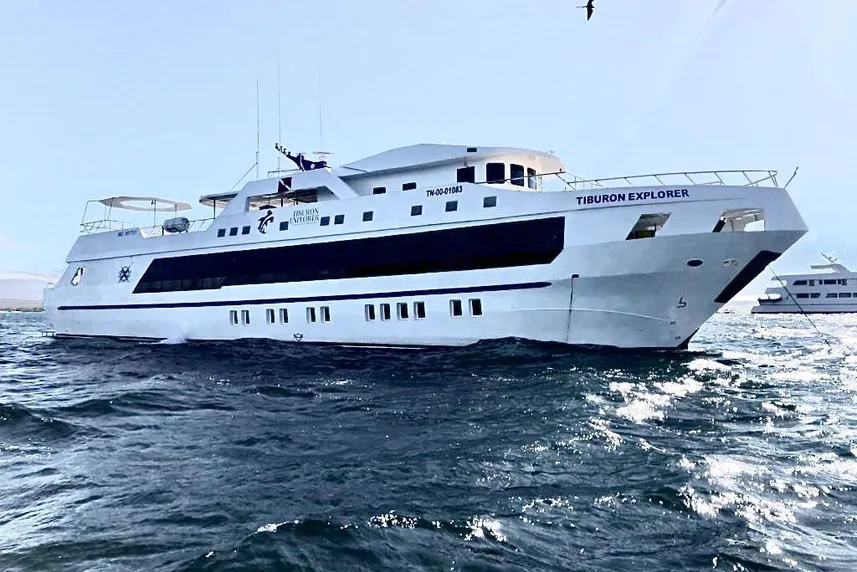 Tiburon Explorer liveaboard cruise navigating through Galapagos waters