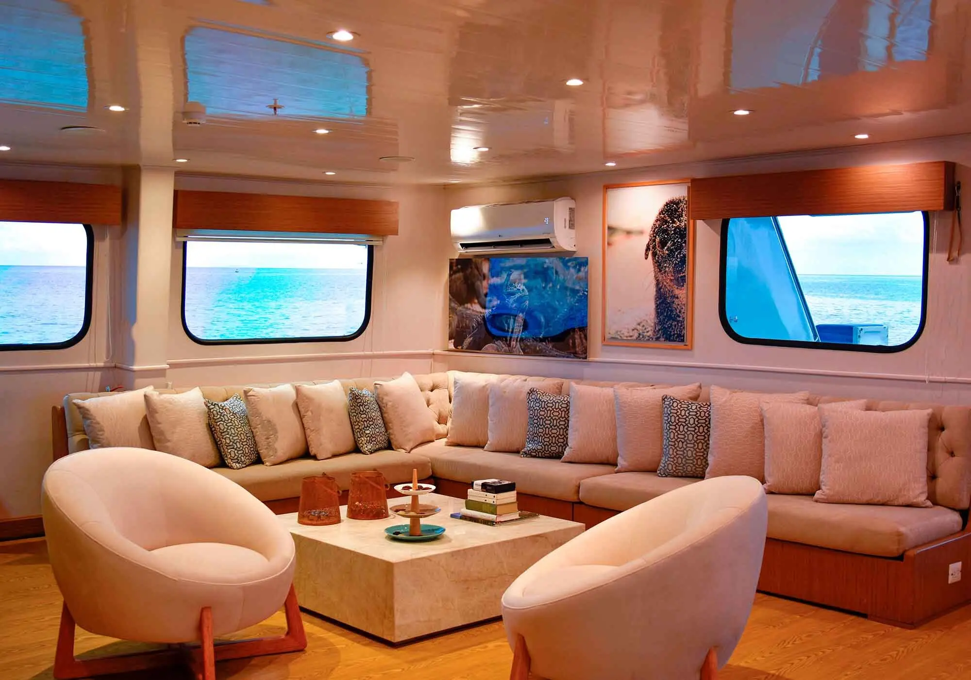 Lounge area on the Seaman Journey