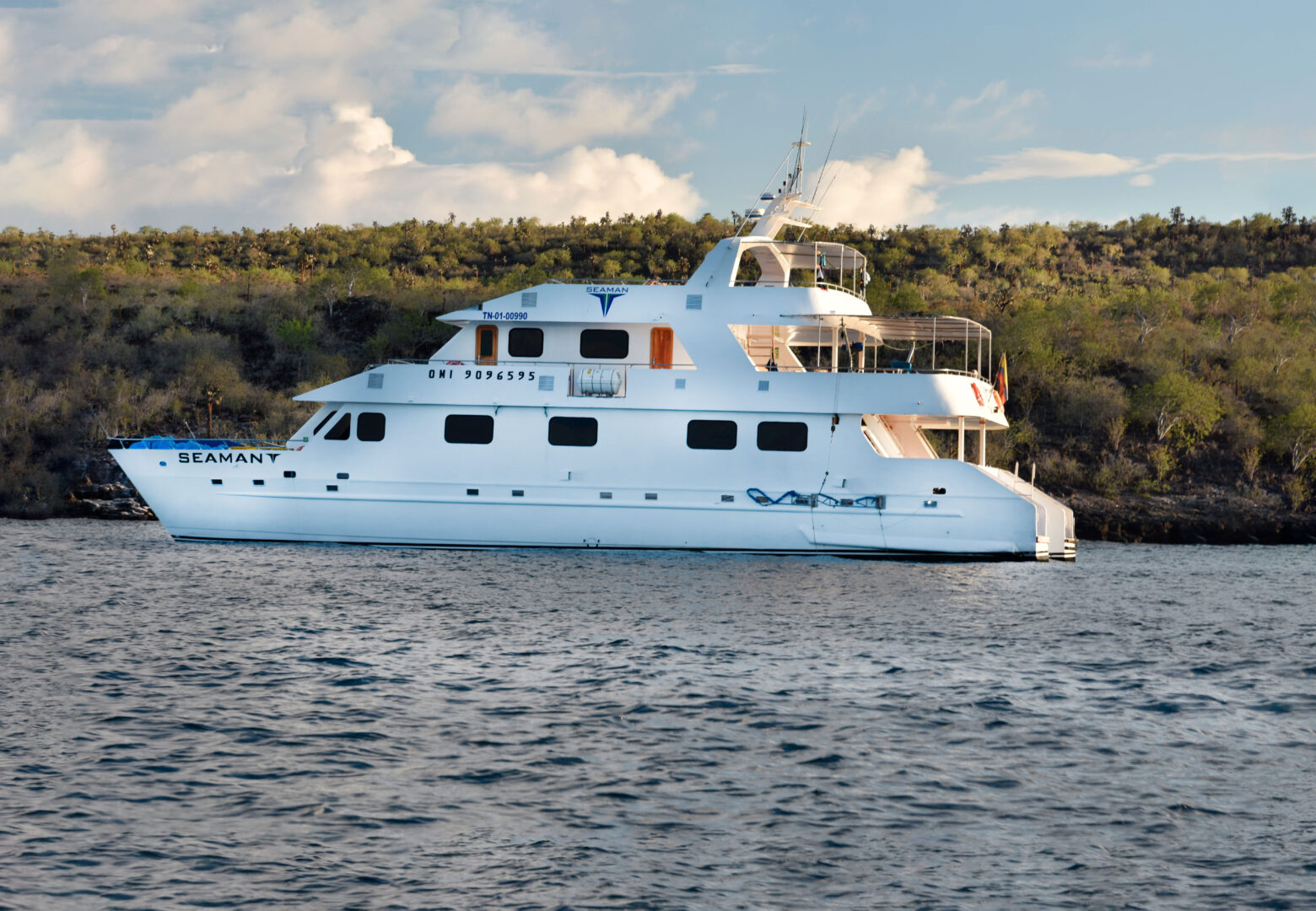 Seaman Journey motor catamaran in the Galapagos