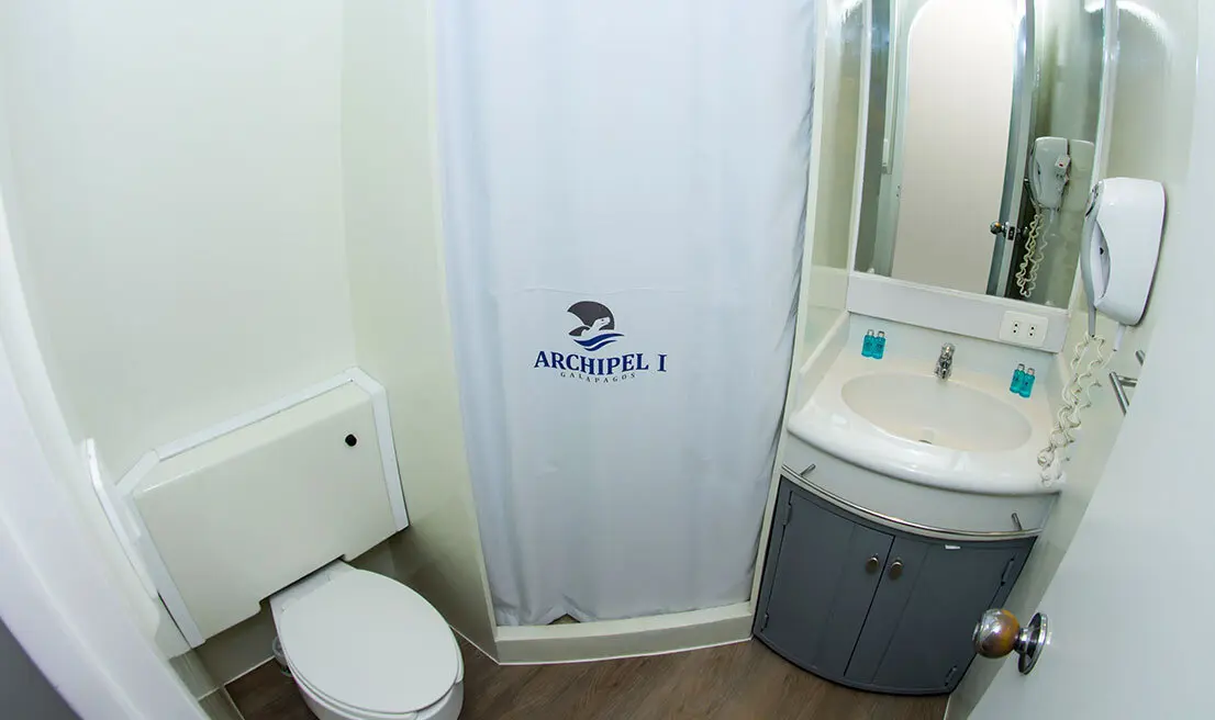 Private bathroom on the Archipel I