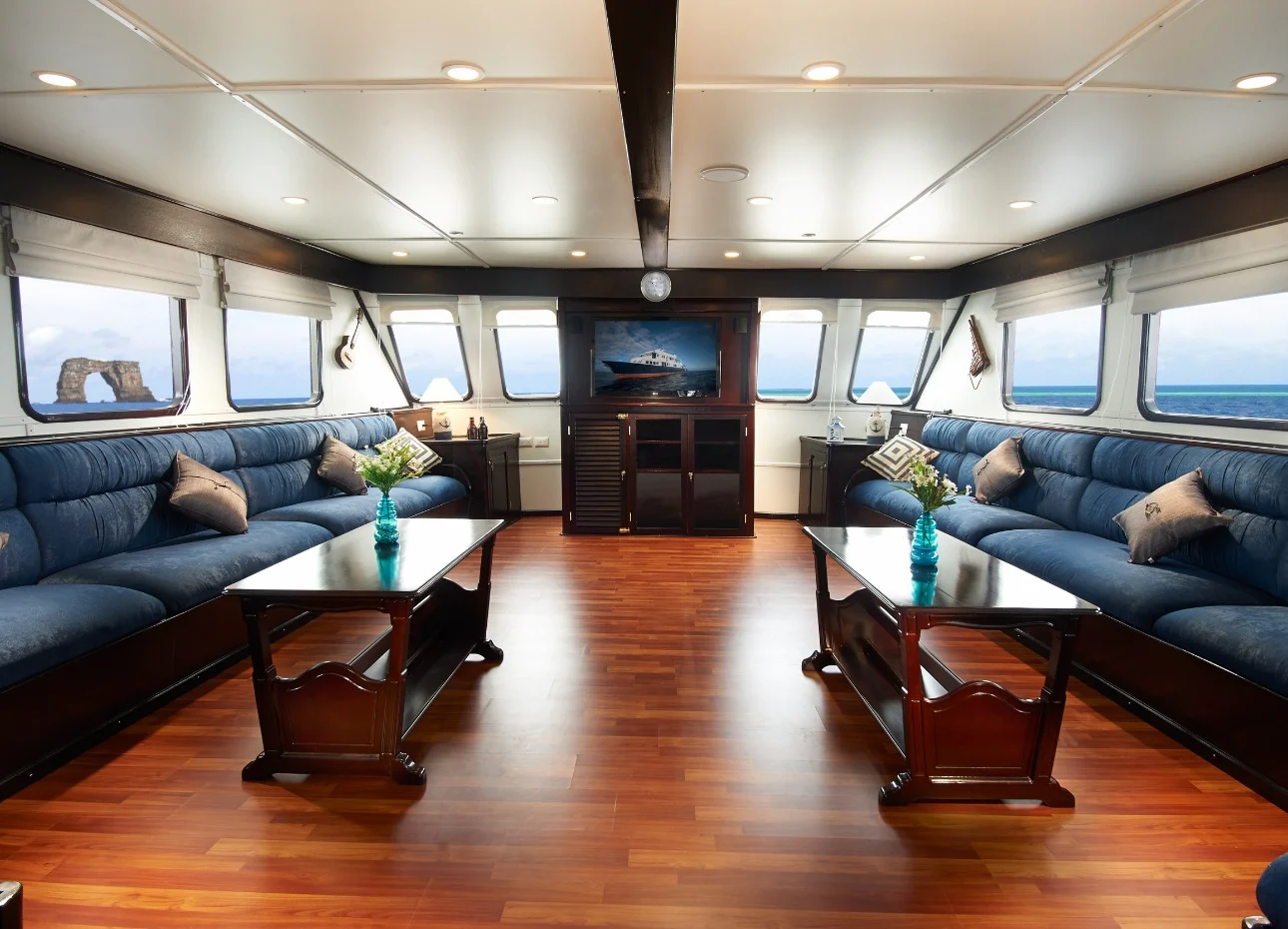 Saloon and dining area on the Galapagos Master