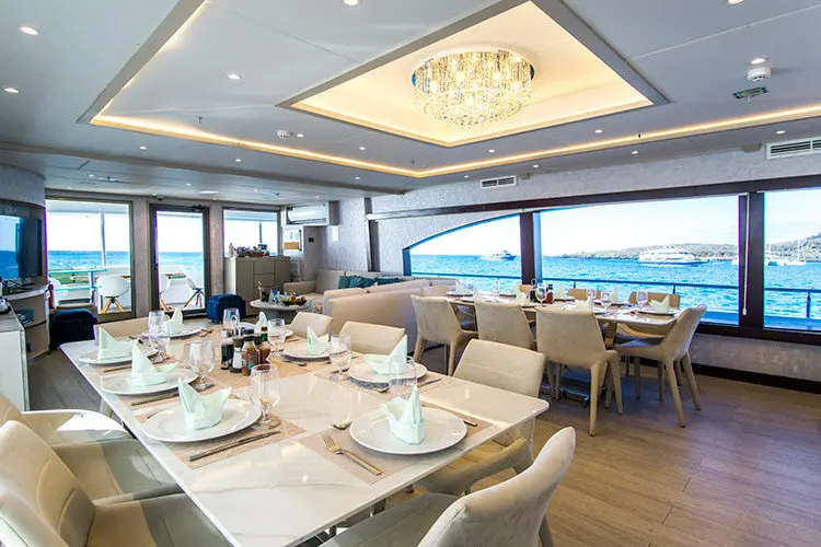 Dining room on the Grand Majestic
