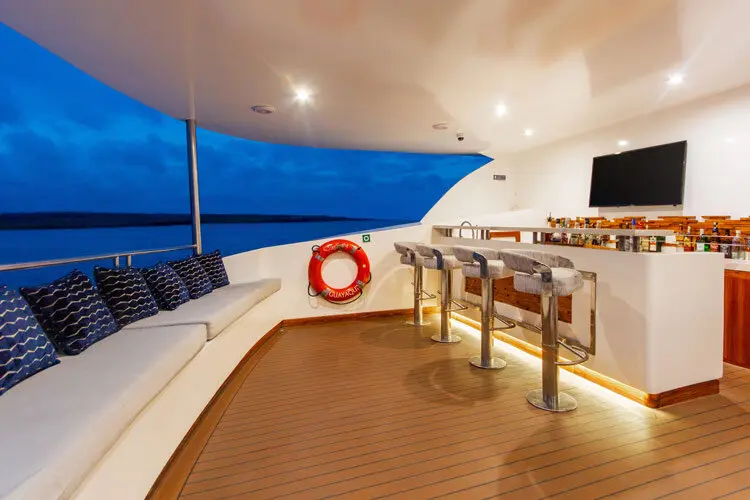 Bar on the Infinity yacht