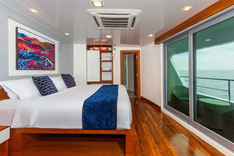 Twin cabin on the Infinity