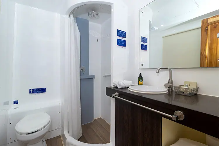 Junior suite bathroom on the Natural Paradise