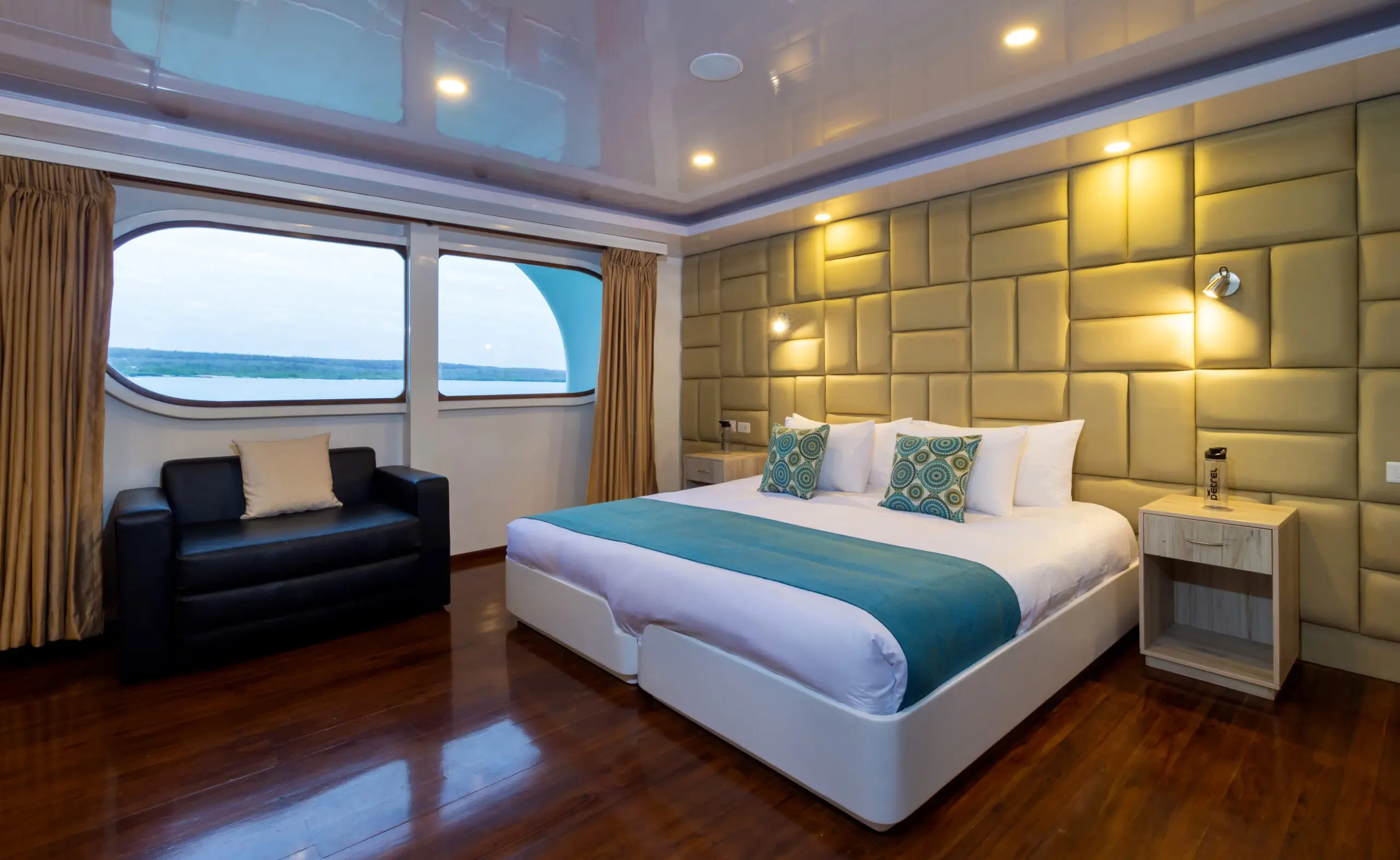 Suite on the Petrel catamaran