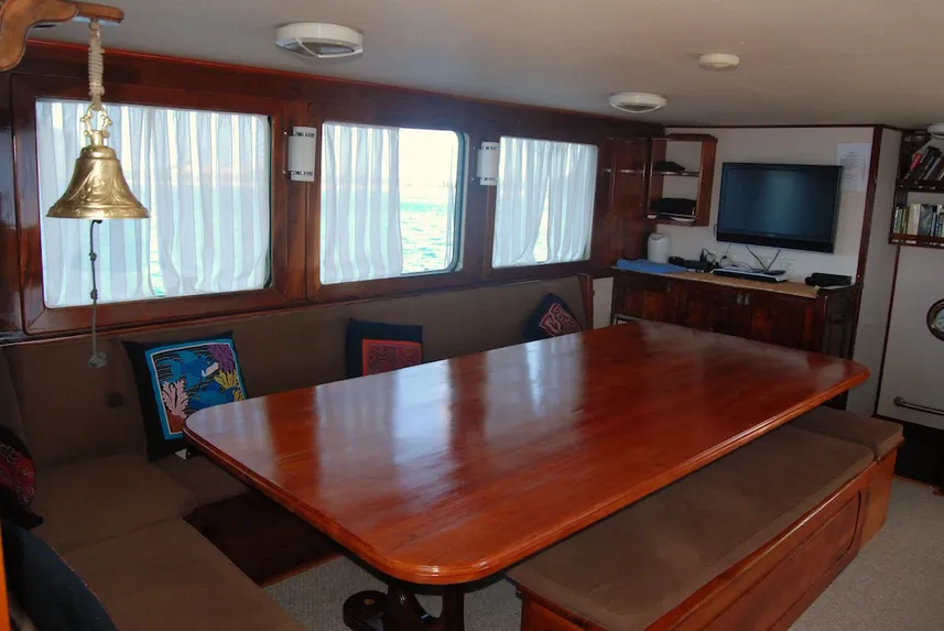 Lounge on board the Samba