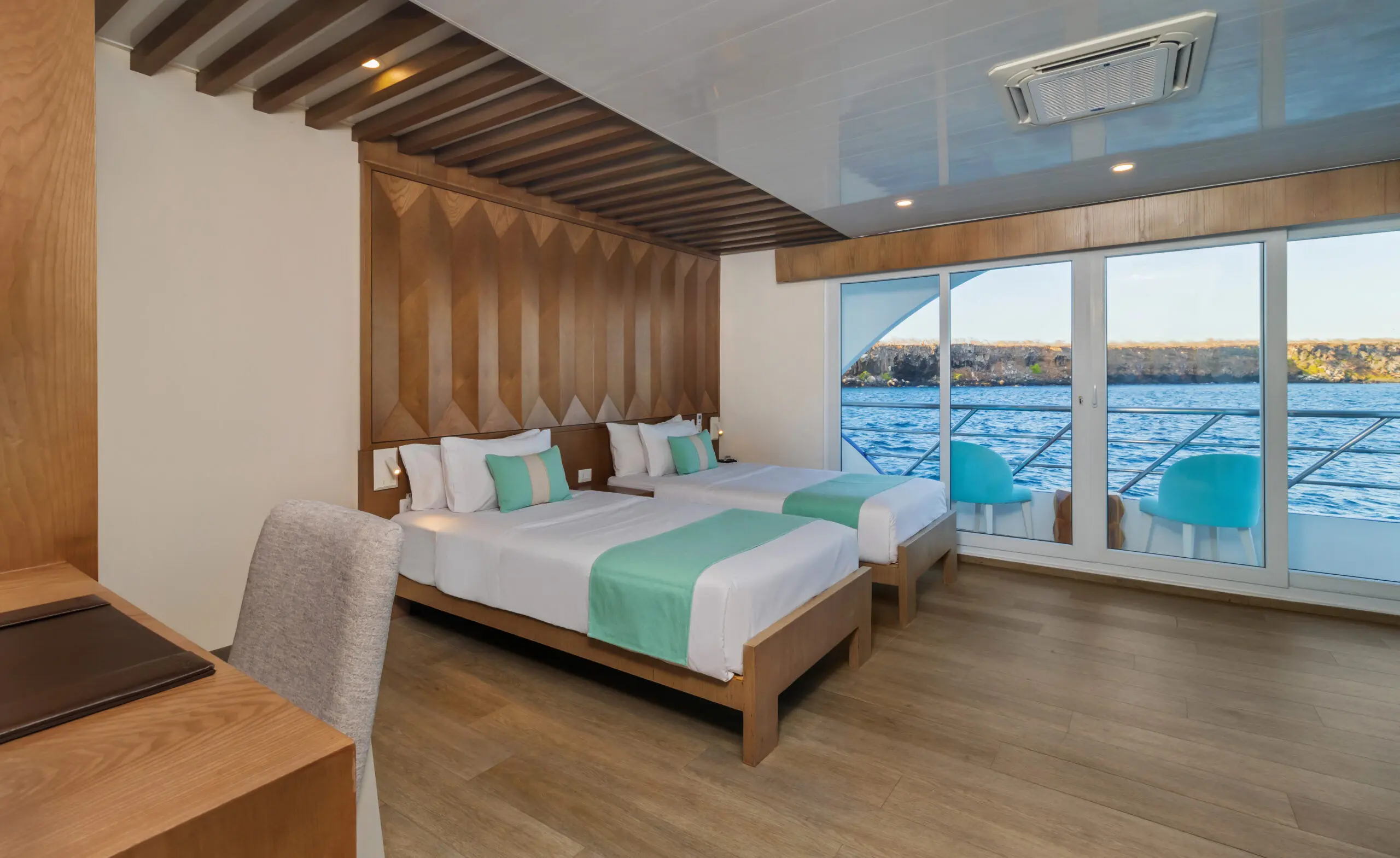 Twin suite on the Endemic catamaran